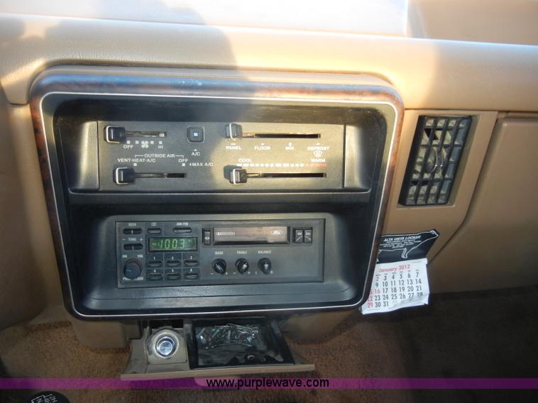 image for item D4118 1988 Ford F250 XLT Lariat extended cab pickup bed