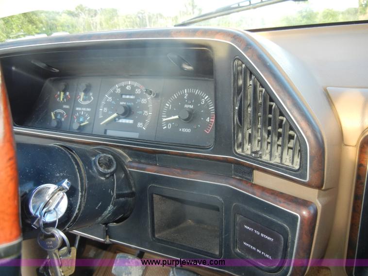 image for item D4118 1988 Ford F250 XLT Lariat extended cab pickup bed