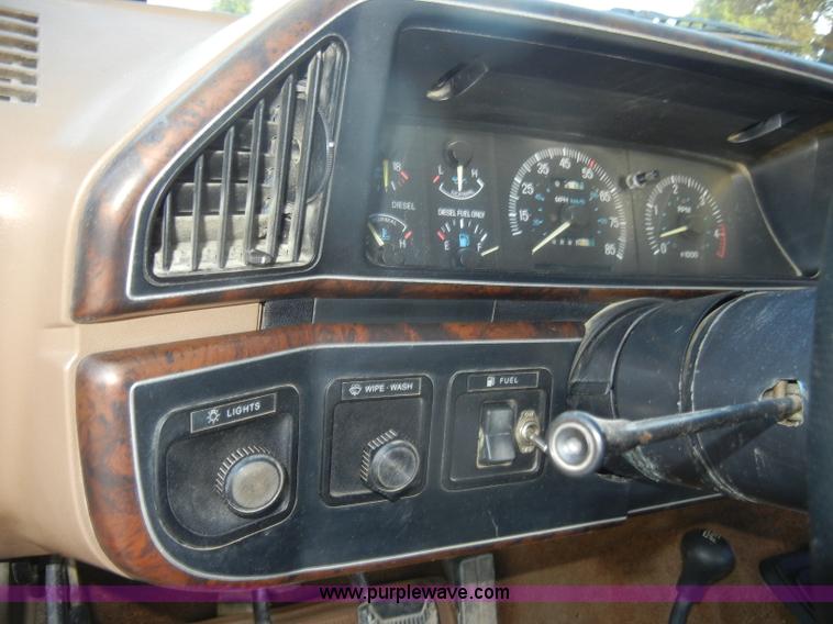 image for item D4118 1988 Ford F250 XLT Lariat extended cab pickup bed