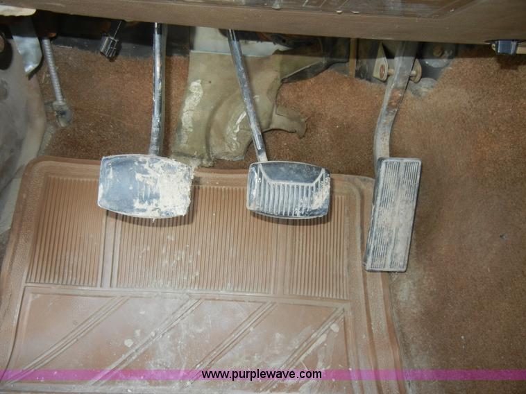 image for item D4118 1988 Ford F250 XLT Lariat extended cab pickup bed