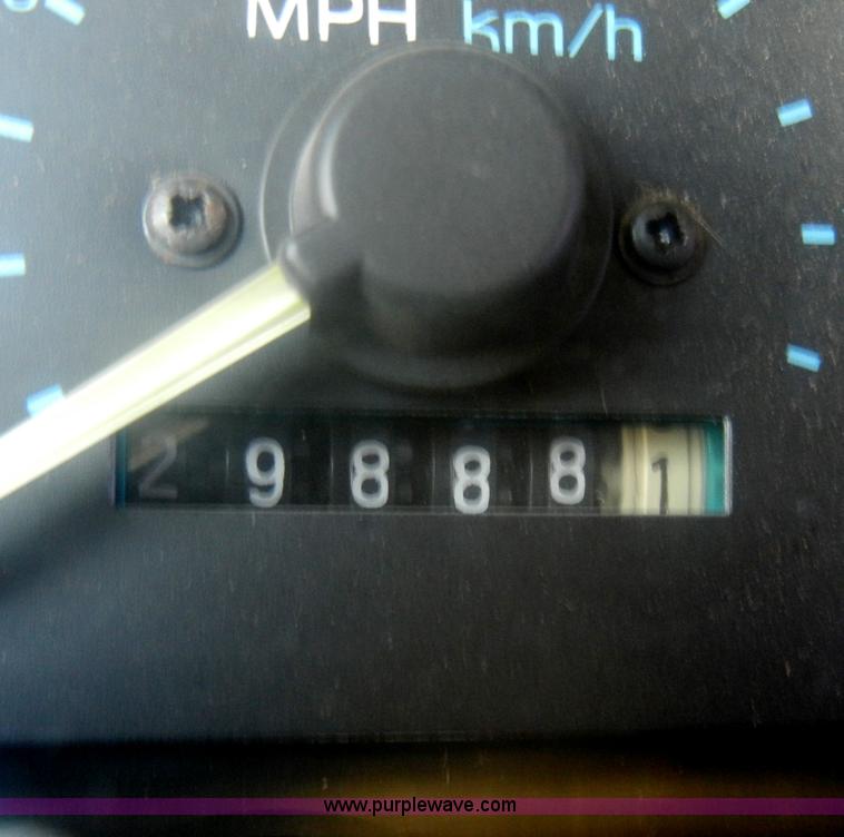 image for item D4118 1988 Ford F250 XLT Lariat extended cab pickup bed