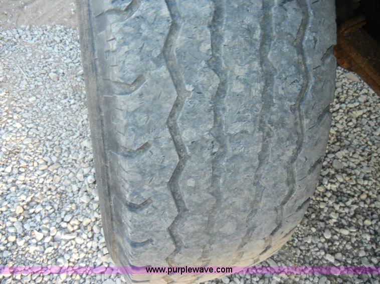 image for item D4118 1988 Ford F250 XLT Lariat extended cab pickup bed