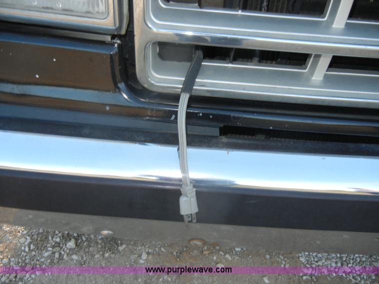 image for item D4118 1988 Ford F250 XLT Lariat extended cab pickup bed