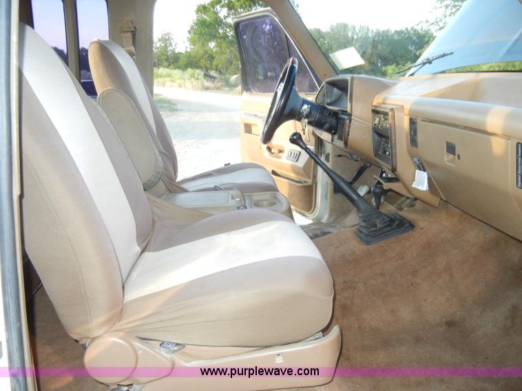 image for item D4118 1988 Ford F250 XLT Lariat extended cab pickup bed