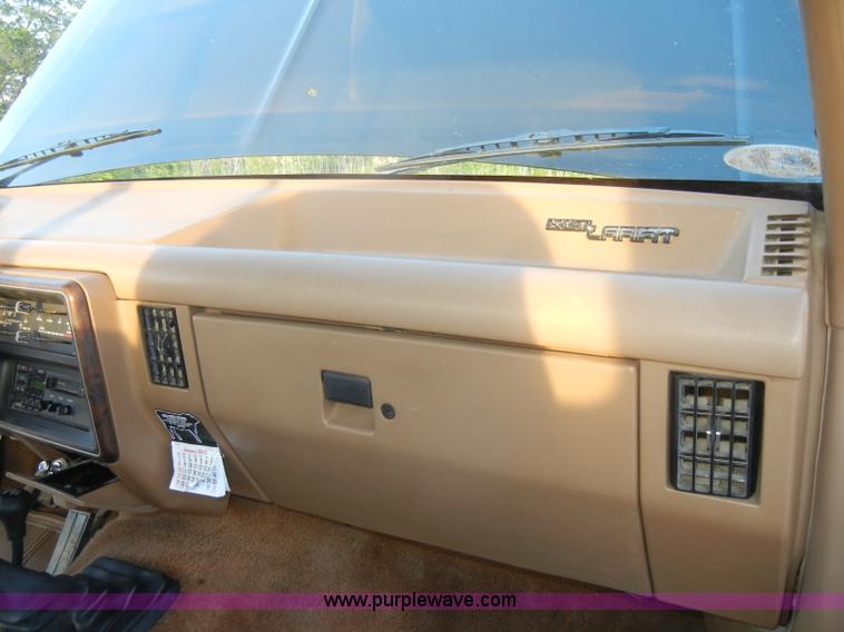 image for item D4118 1988 Ford F250 XLT Lariat extended cab pickup bed