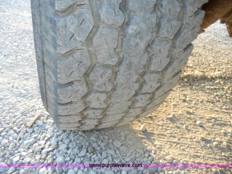 image for item D4118 1988 Ford F250 XLT Lariat extended cab pickup bed