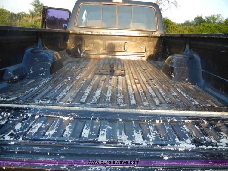 image for item D4118 1988 Ford F250 XLT Lariat extended cab pickup bed