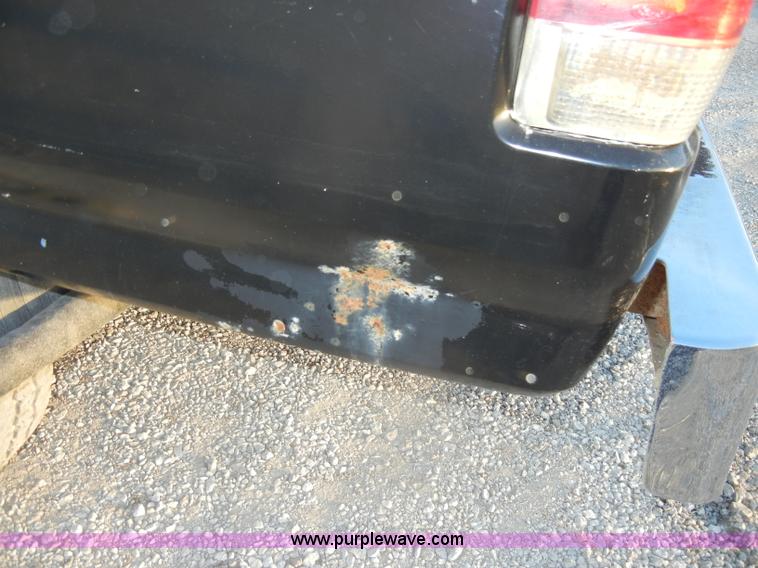 image for item D4118 1988 Ford F250 XLT Lariat extended cab pickup bed