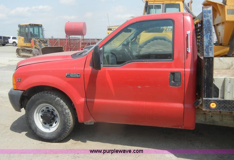 image for item D4120 2001 Ford F250 SD XL pickup truck