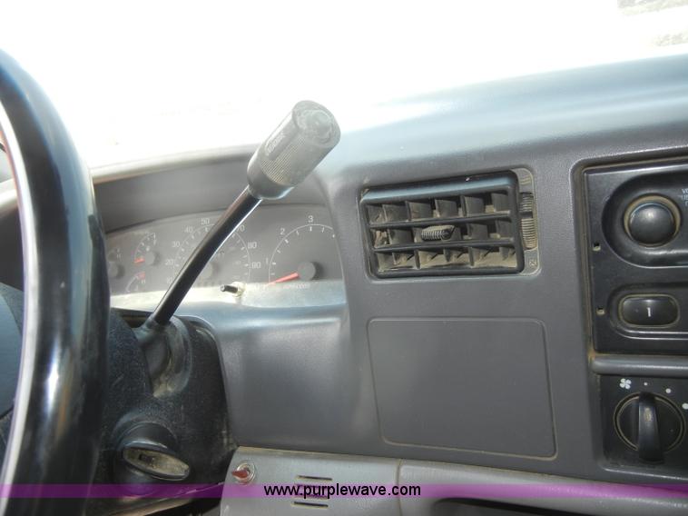 image for item D4120 2001 Ford F250 SD XL pickup truck