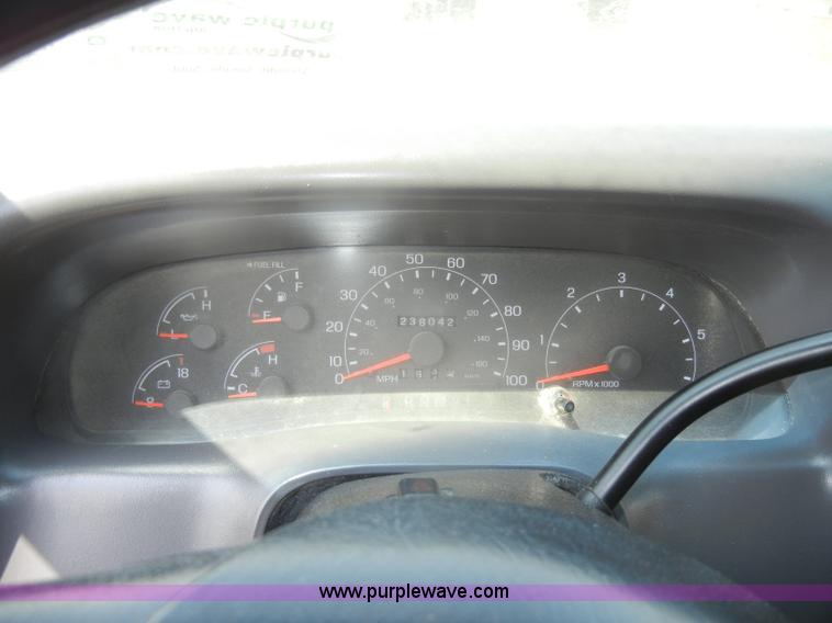 image for item D4120 2001 Ford F250 SD XL pickup truck