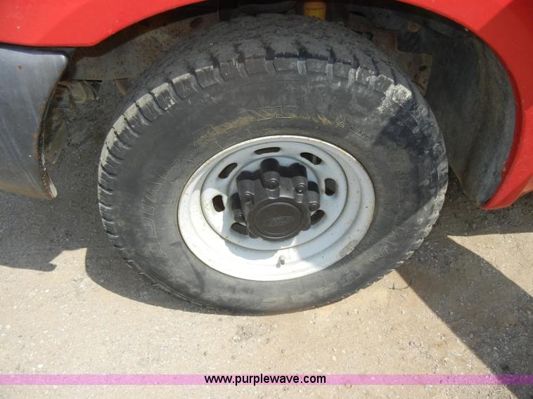 image for item D4120 2001 Ford F250 SD XL pickup truck