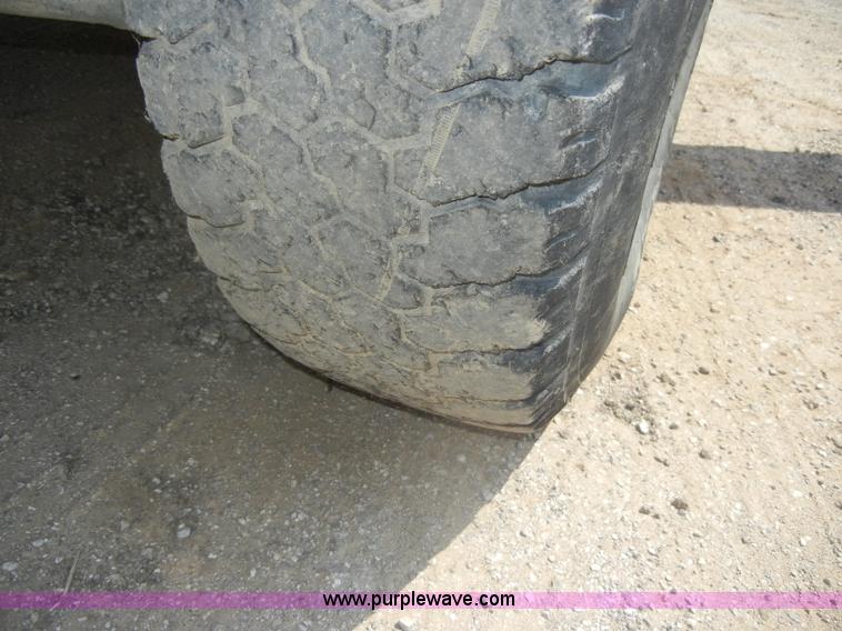 image for item D4120 2001 Ford F250 SD XL pickup truck