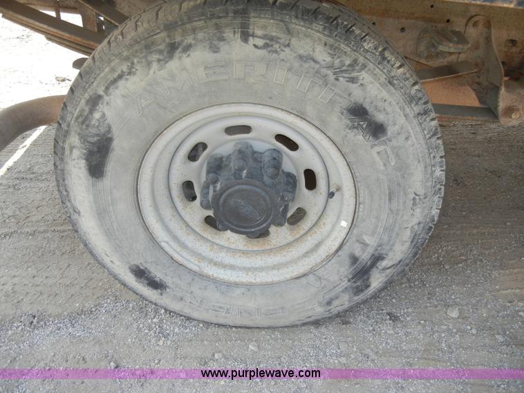 image for item D4120 2001 Ford F250 SD XL pickup truck