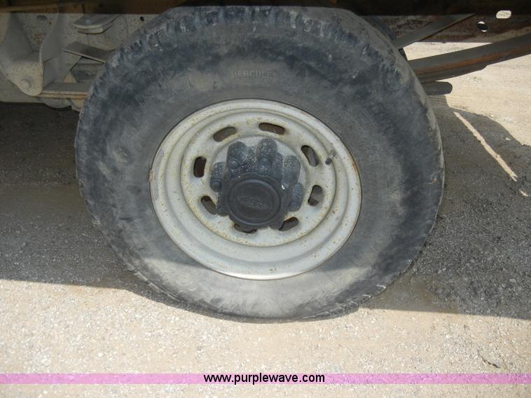 image for item D4120 2001 Ford F250 SD XL pickup truck