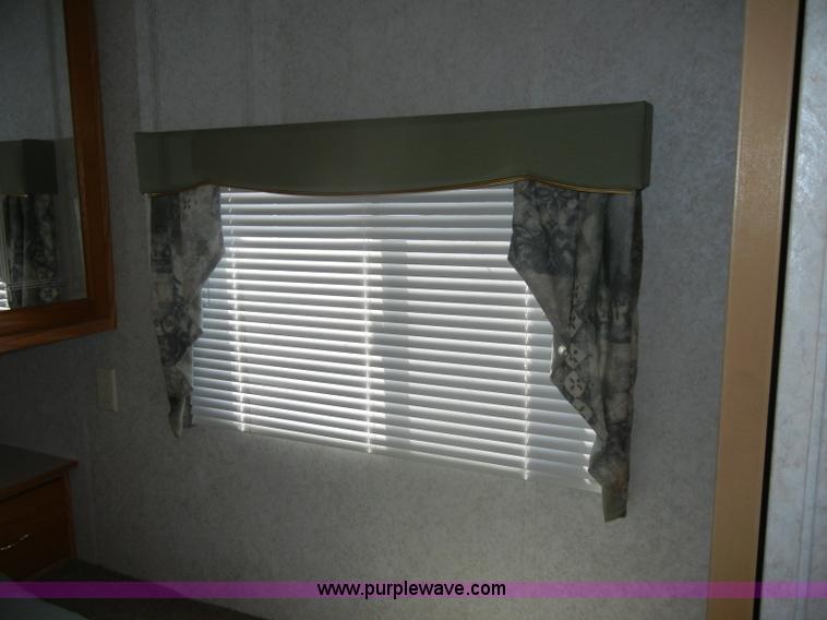 image for item D4153 2004 Dutchmen Lite 25' camper