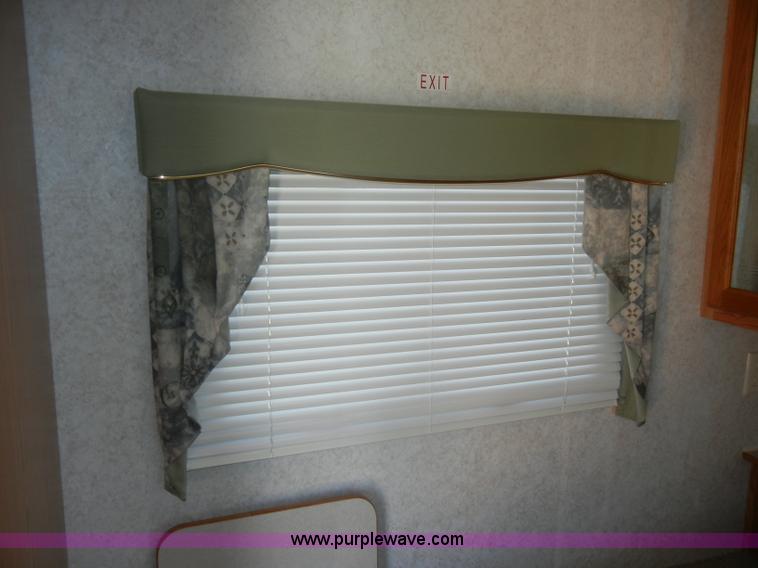 image for item D4153 2004 Dutchmen Lite 25' camper