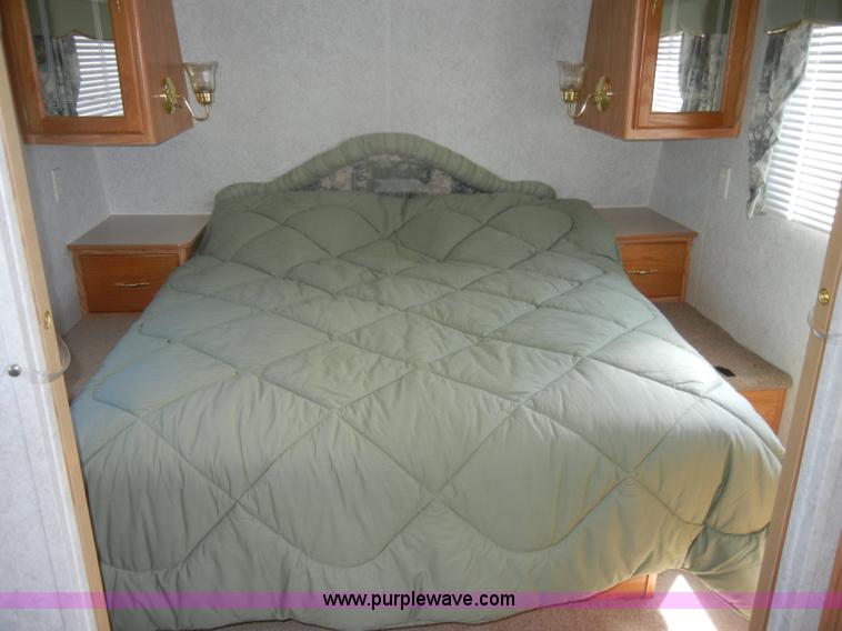 image for item D4153 2004 Dutchmen Lite 25' camper