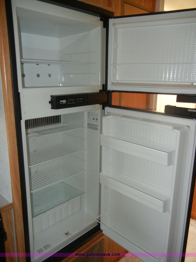 image for item D4153 2004 Dutchmen Lite 25' camper