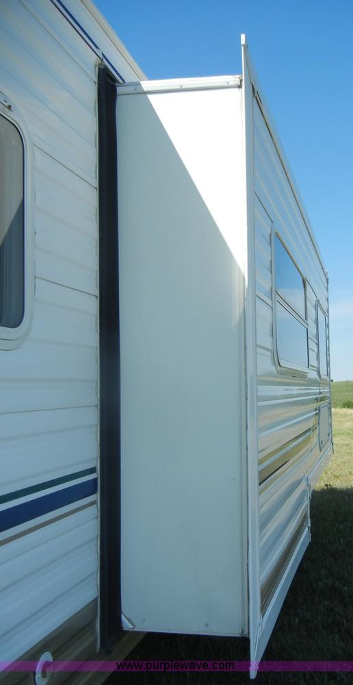 image for item D4153 2004 Dutchmen Lite 25' camper