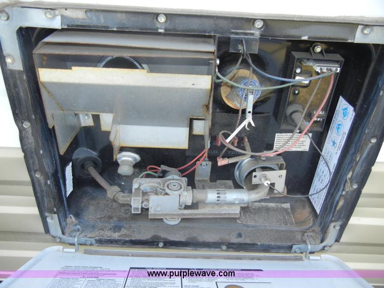 image for item D4153 2004 Dutchmen Lite 25' camper