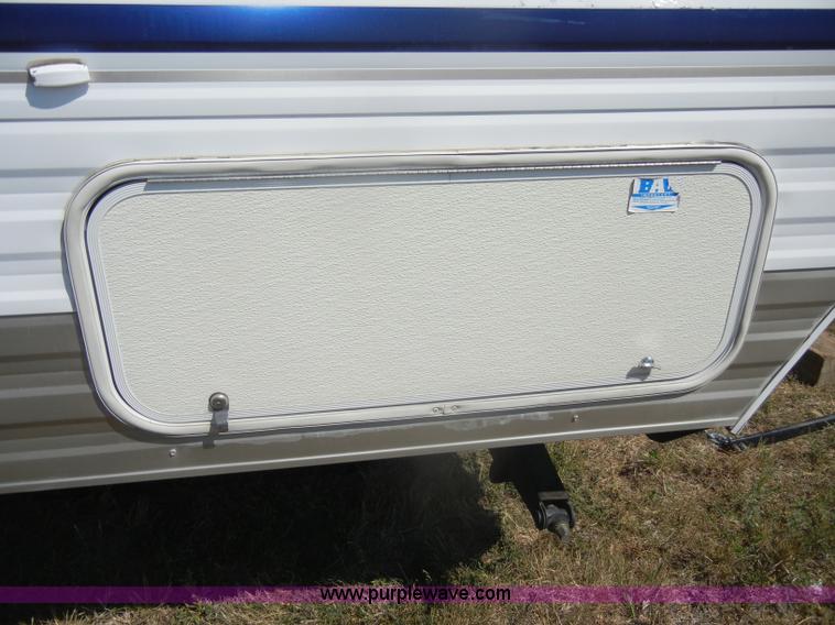 image for item D4153 2004 Dutchmen Lite 25' camper