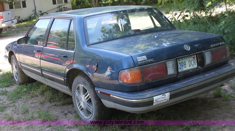 image for item D5022 1991 Pontiac Bonneville LE