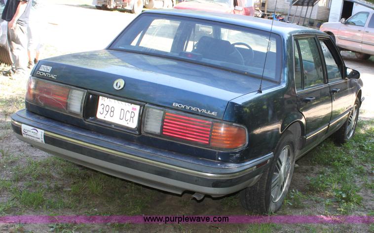 image for item D5022 1991 Pontiac Bonneville LE