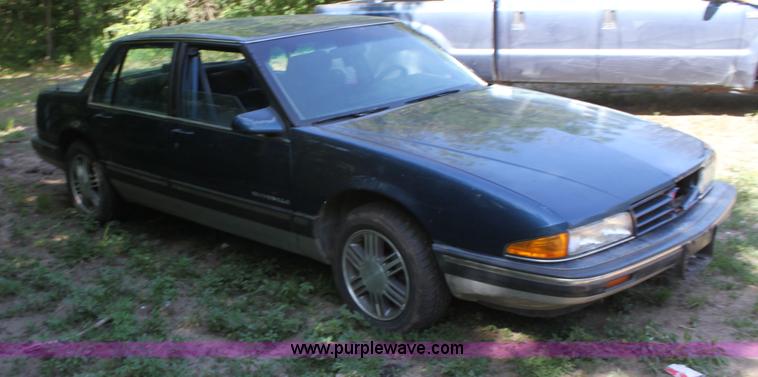 image for item D5022 1991 Pontiac Bonneville LE