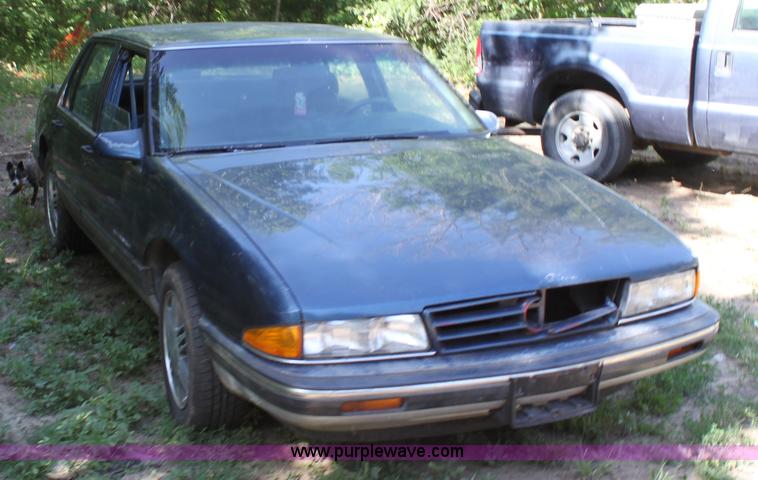 image for item D5022 1991 Pontiac Bonneville LE