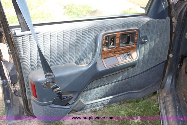 image for item D5022 1991 Pontiac Bonneville LE