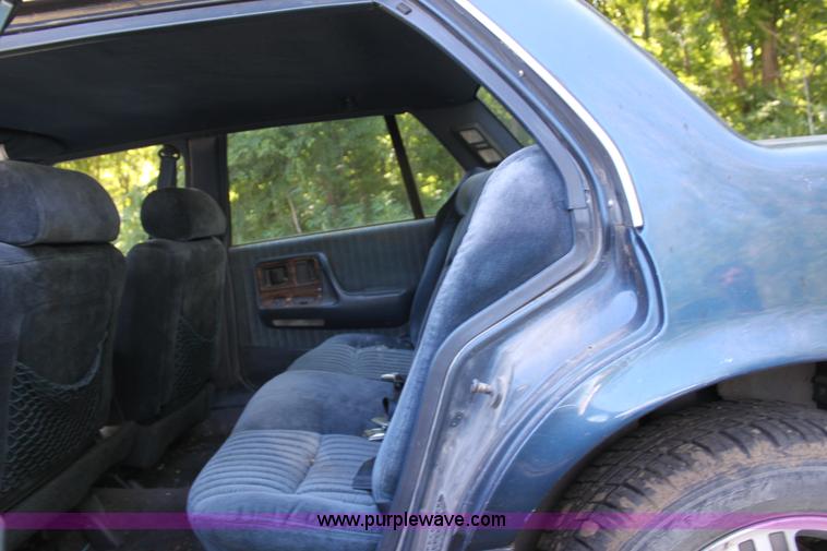image for item D5022 1991 Pontiac Bonneville LE