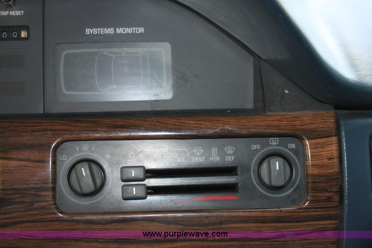 image for item D5022 1991 Pontiac Bonneville LE