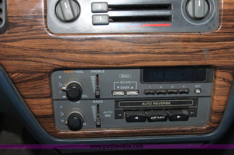 image for item D5022 1991 Pontiac Bonneville LE