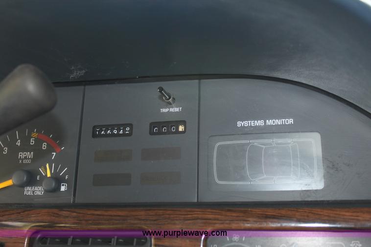 image for item D5022 1991 Pontiac Bonneville LE
