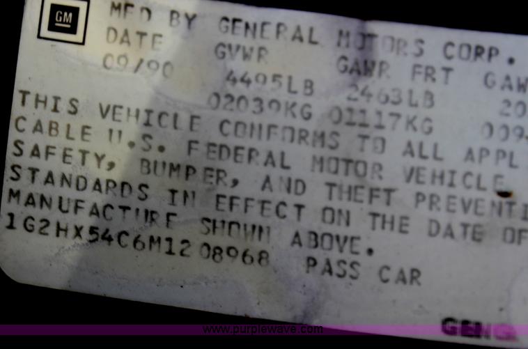image for item D5022 1991 Pontiac Bonneville LE