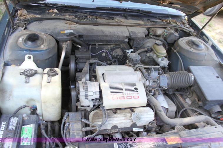 image for item D5022 1991 Pontiac Bonneville LE