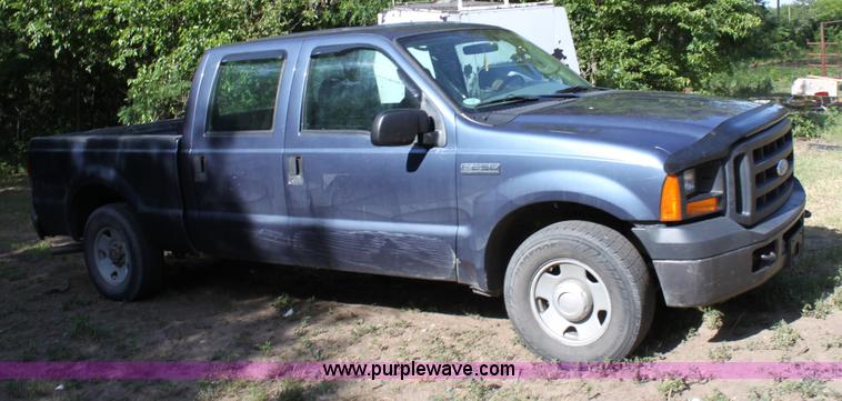 image for item D5023 2007 Ford F250 XL Super Duty pickup truck