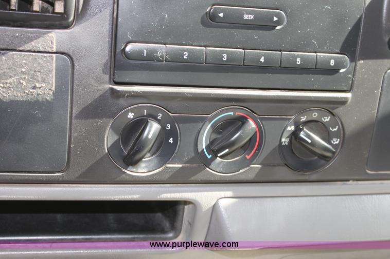 image for item D5023 2007 Ford F250 XL Super Duty pickup truck