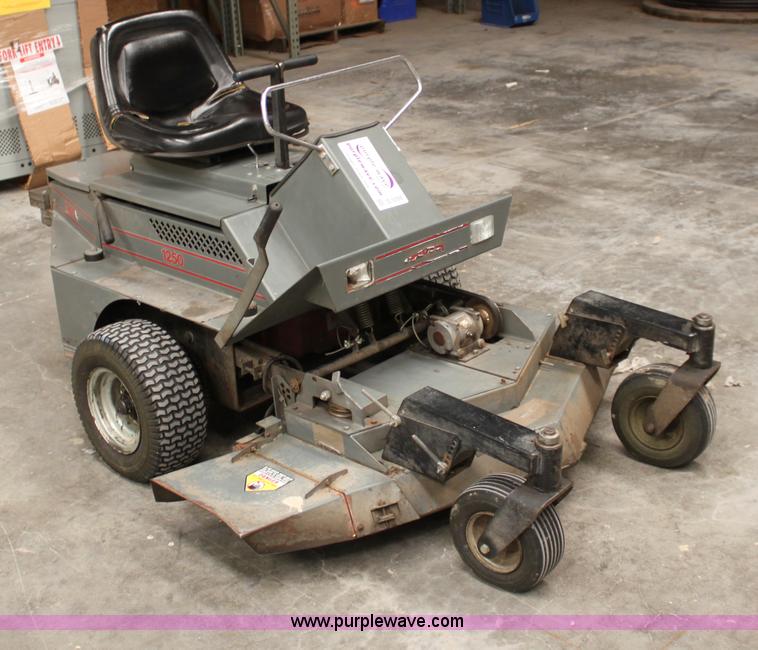 image for item D5098 1992 Grazer G1250 lawn mower