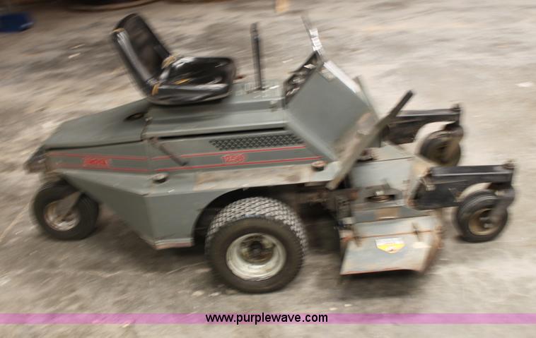 image for item D5098 1992 Grazer G1250 lawn mower