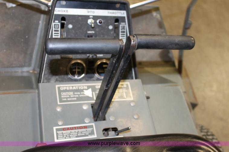 image for item D5098 1992 Grazer G1250 lawn mower