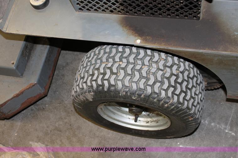 image for item D5098 1992 Grazer G1250 lawn mower