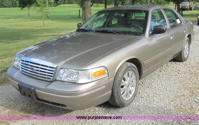 image for item D5555 2003 Ford Crown Victoria LX