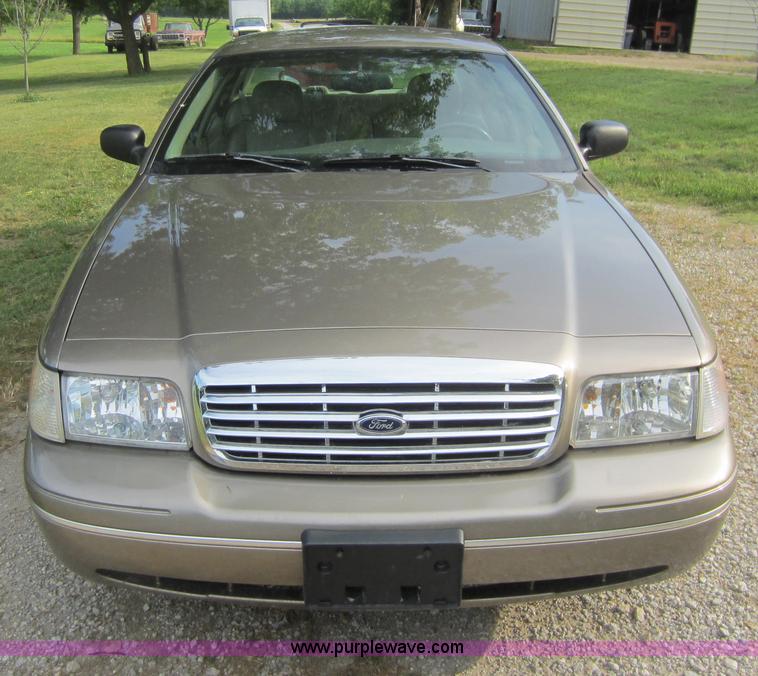 image for item D5555 2003 Ford Crown Victoria LX