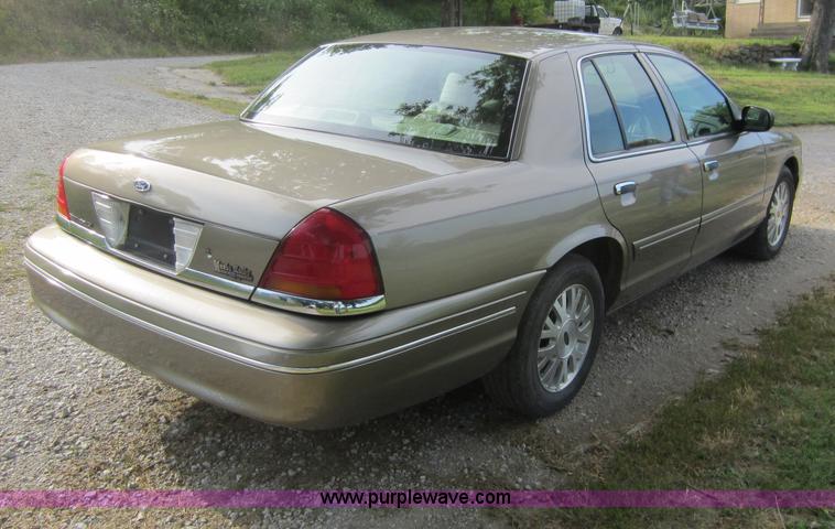 image for item D5555 2003 Ford Crown Victoria LX