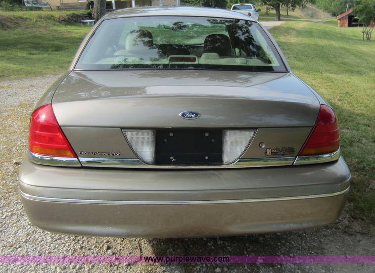 image for item D5555 2003 Ford Crown Victoria LX