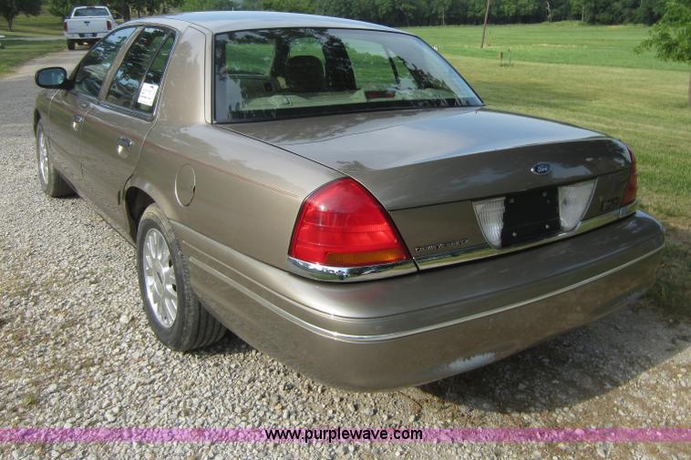 image for item D5555 2003 Ford Crown Victoria LX