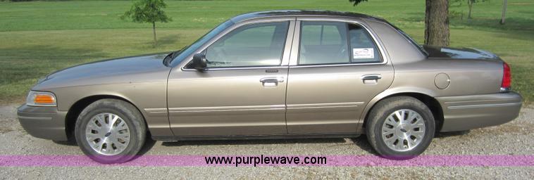 image for item D5555 2003 Ford Crown Victoria LX