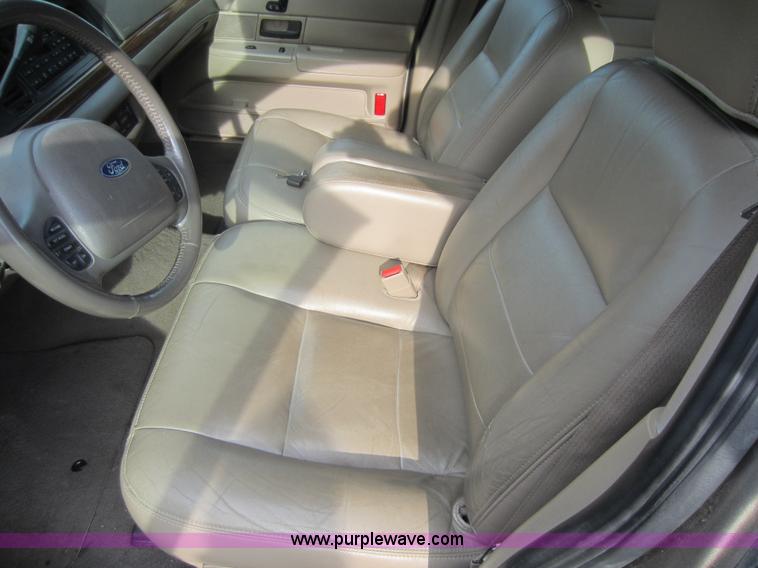 image for item D5555 2003 Ford Crown Victoria LX